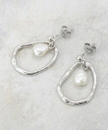 メタル×フェイクパールスイングデザインピアス