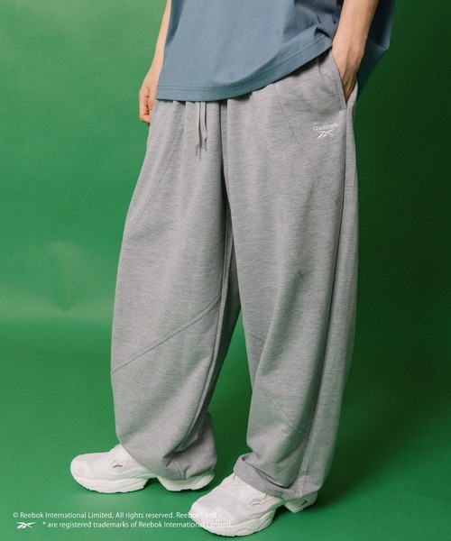 ALAND(エーランド)の「【ALAND別注】Reebok/スウェットバレルパンツ(スウェットパンツ・レディース・ピンク/グレー・LARGE/MEDIUM)」の2枚目の写真
