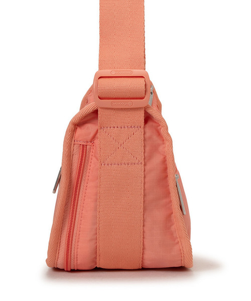 LeSportsac(レスポートサック)の「SMALL EVERYDAY BAG コーラルパンチ(ショルダーバッグ・レディース・ピンク・FREE)」の5枚目の写真