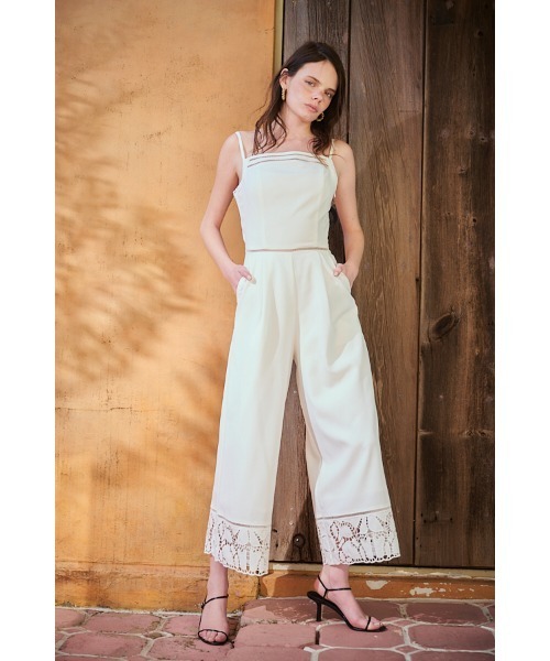 Estella.K(エステラケー)の「Emiliana Jumpsuit カットワークジャンプスーツ(サロペット/オーバーオール・レディース・ブラック/セージグリーン/ホワイト・FREE)」の2枚目の写真