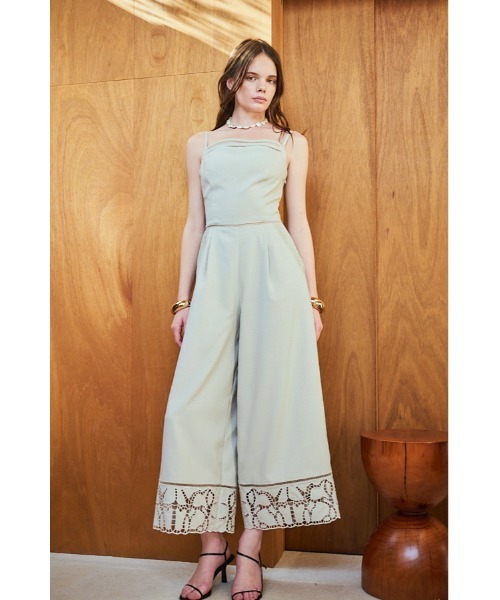 Estella.K(エステラケー)の「Emiliana Jumpsuit カットワークジャンプスーツ(サロペット/オーバーオール・レディース・ブラック/セージグリーン/ホワイト・FREE)」の1枚目の写真