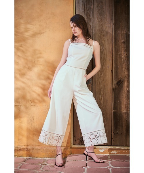 Estella.K(エステラケー)の「Emiliana Jumpsuit カットワークジャンプスーツ(サロペット/オーバーオール・レディース・ブラック/セージグリーン/ホワイト・FREE)」の4枚目の写真