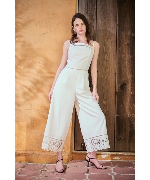 Estella.K(エステラケー)の「Emiliana Jumpsuit カットワークジャンプスーツ(サロペット/オーバーオール・レディース・ブラック/セージグリーン/ホワイト・FREE)」の5枚目の写真