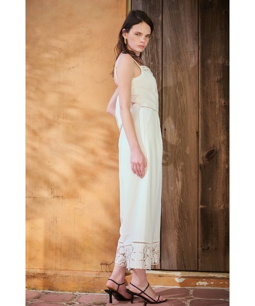 Estella.K(エステラケー)の「Emiliana Jumpsuit カットワークジャンプスーツ(サロペット/オーバーオール・レディース・ブラック/セージグリーン/ホワイト・FREE)」の11枚目の写真