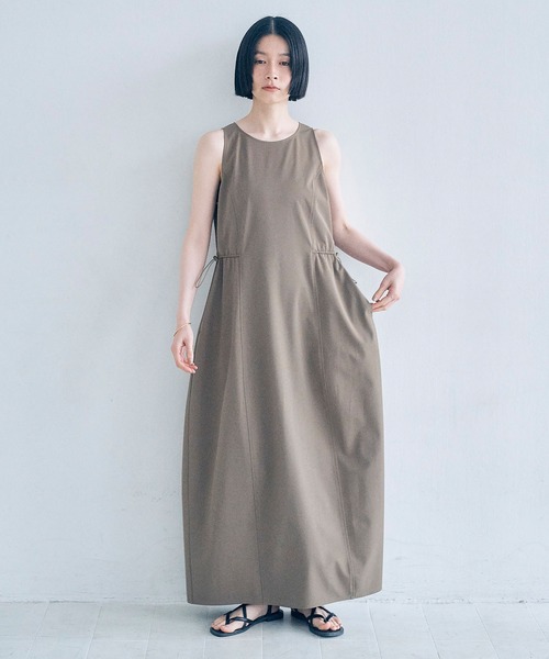 Obis&(オビスアンド)の「【UVカット・吸水速乾・接触冷感】ラッシュガード ドロストワンピース(ワンピース・レディース・カーキ/ブラック・FREE)」の2枚目の写真