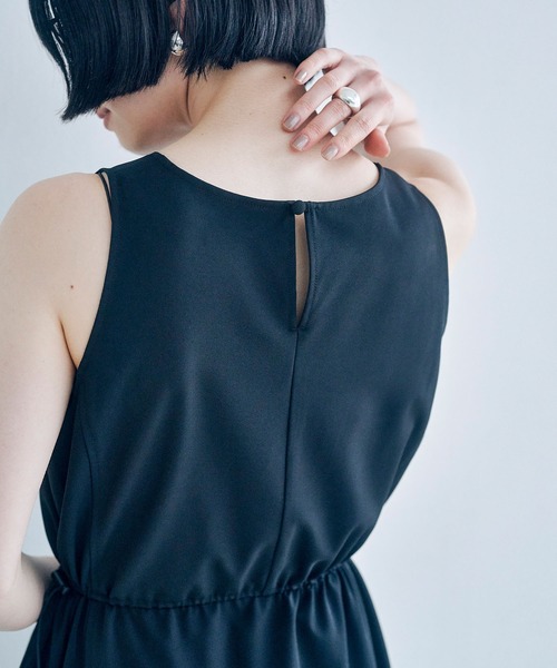 Obis&(オビスアンド)の「【UVカット・吸水速乾・接触冷感】ラッシュガード ドロストワンピース(ワンピース・レディース・カーキ/ブラック・FREE)」の15枚目の写真