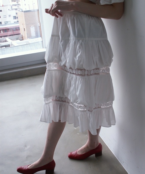 igi(イジ)の「CLOUD PUFF TIERED SKIRT / クラウドパフティアードスカート(スカート・レディース・ベージュ/ホワイト/チャコールグレー・FREE)」の2枚目の写真