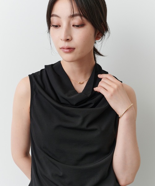 Olume (オリュム)の「ドレープノースリカットソートップス(Tシャツ/カットソー・レディース・アイボリー/ブラック・FREE)」の1枚目の写真