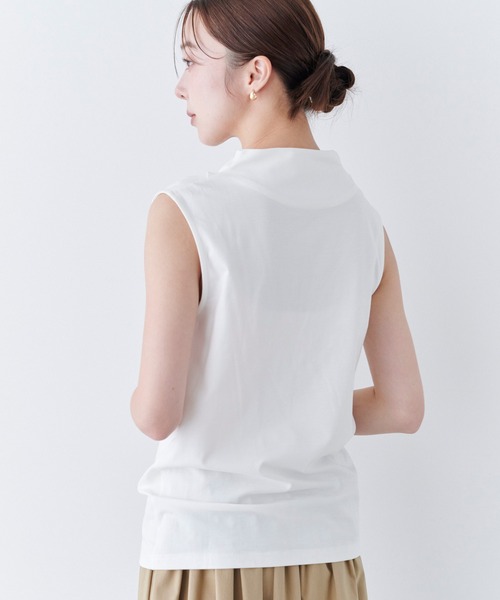 Olume (オリュム)の「ドレープノースリカットソートップス(Tシャツ/カットソー・レディース・アイボリー/ブラック・FREE)」の8枚目の写真