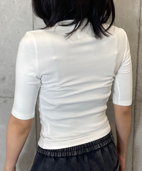 ROGER AND RAW(ロジャーアンドロウ)の「五分袖 UネックTシャツ(Tシャツ/カットソー・レディース・ホワイト/ブラック/ブラウン/グレー・FREE)」の6枚目の写真