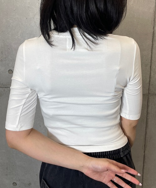 ROGER AND RAW(ロジャーアンドロウ)の「五分袖 UネックTシャツ(Tシャツ/カットソー・レディース・ホワイト/ブラック/ブラウン/グレー・FREE)」の5枚目の写真