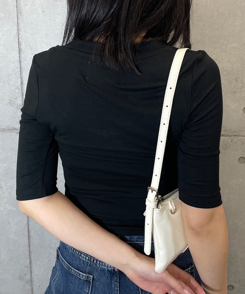 ROGER AND RAW(ロジャーアンドロウ)の「五分袖 UネックTシャツ(Tシャツ/カットソー・レディース・ホワイト/ブラック/ブラウン/グレー・FREE)」の13枚目の写真