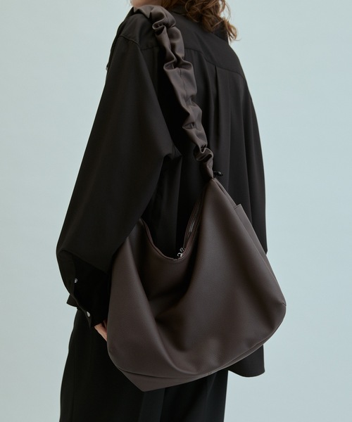 cii(シー)の「【UNISEX】Draw string shoulder bag / ドロストショルダーバッグ(ショルダーバッグ・メンズ・ブルー/グレー/ブラック/ブラウン・FREE)」の3枚目の写真