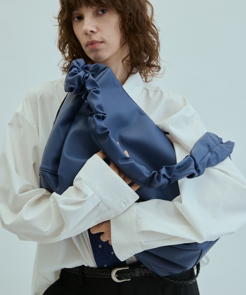 cii(シー)の「【UNISEX】Draw string shoulder bag / ドロストショルダーバッグ(ショルダーバッグ・メンズ・ブルー/グレー/ブラック/ブラウン・FREE)」の4枚目の写真