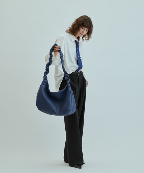 cii(シー)の「【UNISEX】Draw string shoulder bag / ドロストショルダーバッグ(ショルダーバッグ・メンズ・ブルー/グレー/ブラック/ブラウン・FREE)」の6枚目の写真