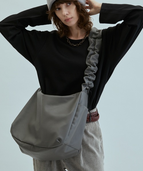 cii(シー)の「【UNISEX】Draw string shoulder bag / ドロストショルダーバッグ(ショルダーバッグ・メンズ・ブルー/グレー/ブラック/ブラウン・FREE)」の8枚目の写真