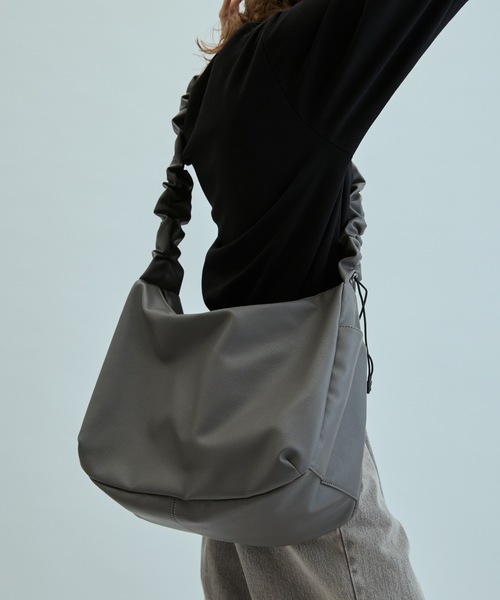 cii(シー)の「【UNISEX】Draw string shoulder bag / ドロストショルダーバッグ(ショルダーバッグ・メンズ・ブルー/グレー/ブラック/ブラウン・FREE)」の10枚目の写真