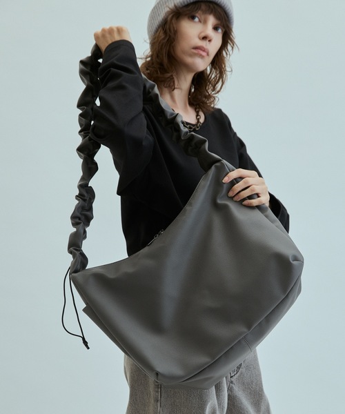 cii(シー)の「【UNISEX】Draw string shoulder bag / ドロストショルダーバッグ(ショルダーバッグ・メンズ・ブルー/グレー/ブラック/ブラウン・FREE)」の12枚目の写真