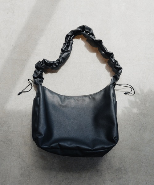 cii(シー)の「【UNISEX】Draw string shoulder bag / ドロストショルダーバッグ(ショルダーバッグ・メンズ・ブルー/グレー/ブラック/ブラウン・FREE)」の17枚目の写真