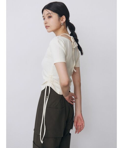 MURUA(ムルーア)の「ホルターネックシャーリングトップス 夏服(Tシャツ/カットソー・レディース・レッド/ブルー/ブラック/アイボリー・FREE)」の7枚目の写真