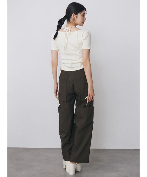 MURUA(ムルーア)の「ホルターネックシャーリングトップス 夏服(Tシャツ/カットソー・レディース・レッド/ブルー/ブラック/アイボリー・FREE)」の11枚目の写真