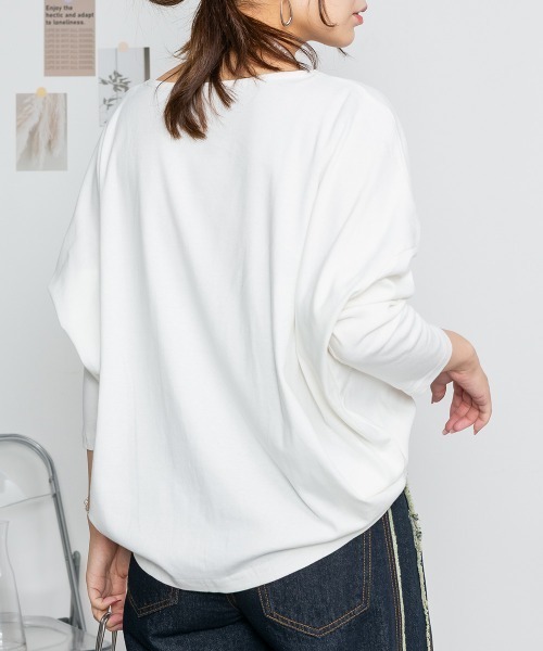 MARAI(マーライ)の「ドルマンスリーブボートネックTシャツ(Tシャツ/カットソー・レディース・チャコールグレー/ブラック/ネイビー/オフホワイト/グレイッシュベージュ・LL/3L/4L/L/M)」の9枚目の写真