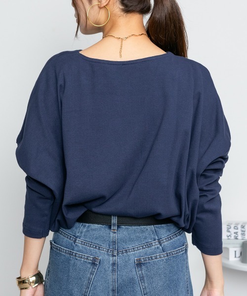MARAI(マーライ)の「ドルマンスリーブボートネックTシャツ(Tシャツ/カットソー・レディース・チャコールグレー/ブラック/ネイビー/オフホワイト/グレイッシュベージュ・LL/3L/4L/L/M)」の8枚目の写真