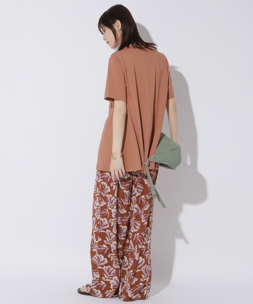 LAKOLE（ラコレ）の「＜接触冷感＞アシメデザインT / 1023228（Tシャツ/カットソー・レディース・オフホワイト/ブラック・FREE）」の17枚目の写真