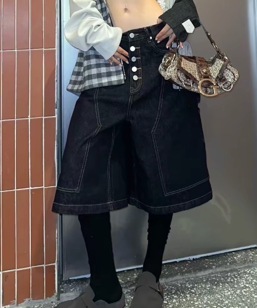 SHERU（シェル）の「ステッチ切り替えワイドデニムクロップドハーフパンツ 5 ボタンフロント（デニムパンツ・レディース・ブラック・L/M/S）」の20枚目の写真