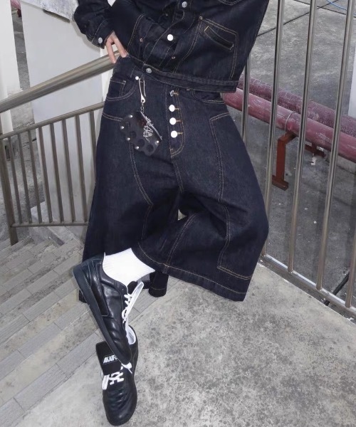 SHERU（シェル）の「ステッチ切り替えワイドデニムクロップドハーフパンツ 5 ボタンフロント（デニムパンツ・レディース・ブラック・L/M/S）」の22枚目の写真