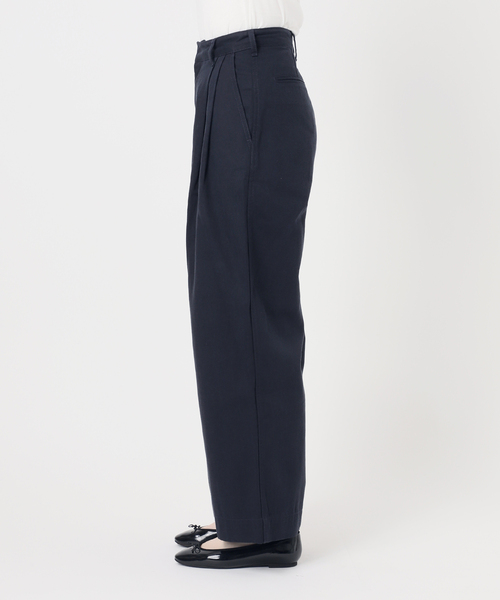 IENA(イエナ)の「BLACK コットンチノパンツ(チノパンツ・レディース・ベージュ/ネイビー・38/34/36)」の21枚目の写真
