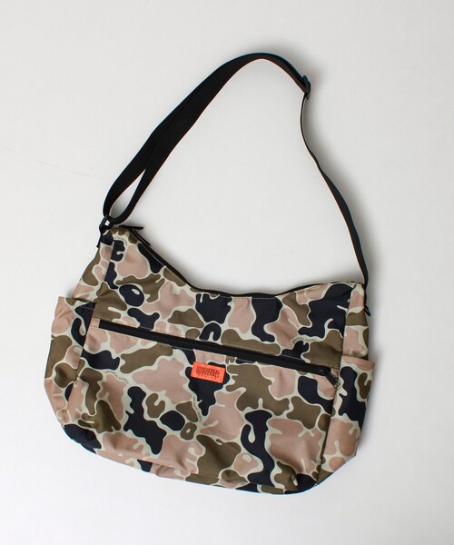 UNIVERSAL OVERALL(ユニバーサルオーバーオール)の「【UNIVERSAL OVERALL】ANYTIME shoulder bag(ショルダーバッグ・メンズ・カモフラージュ/ブラック・FREE)」の4枚目の写真