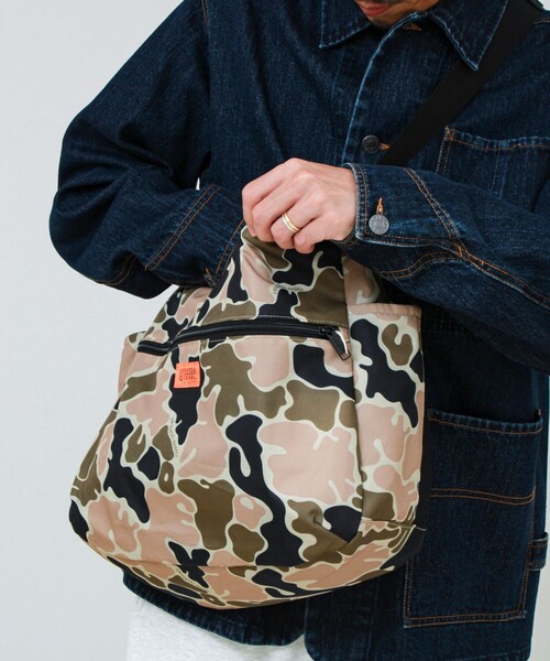 UNIVERSAL OVERALL(ユニバーサルオーバーオール)の「【UNIVERSAL OVERALL】ANYTIME shoulder bag(ショルダーバッグ・メンズ・カモフラージュ/ブラック・FREE)」の17枚目の写真