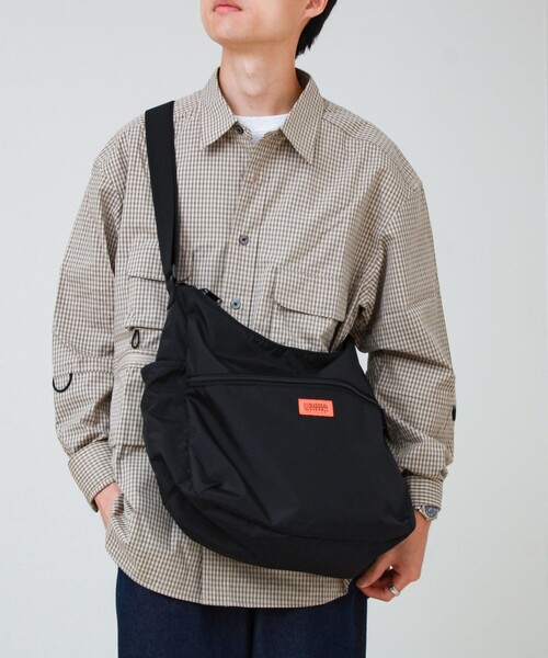 UNIVERSAL OVERALL(ユニバーサルオーバーオール)の「【UNIVERSAL OVERALL】ANYTIME shoulder bag(ショルダーバッグ・メンズ・カモフラージュ/ブラック・FREE)」の19枚目の写真