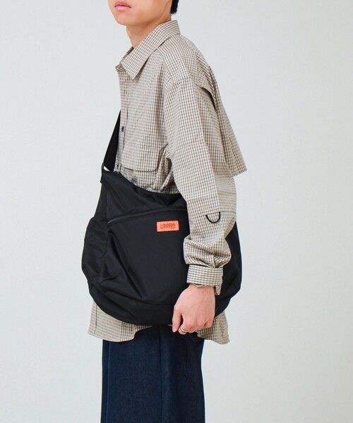 UNIVERSAL OVERALL(ユニバーサルオーバーオール)の「【UNIVERSAL OVERALL】ANYTIME shoulder bag(ショルダーバッグ・メンズ・カモフラージュ/ブラック・FREE)」の21枚目の写真