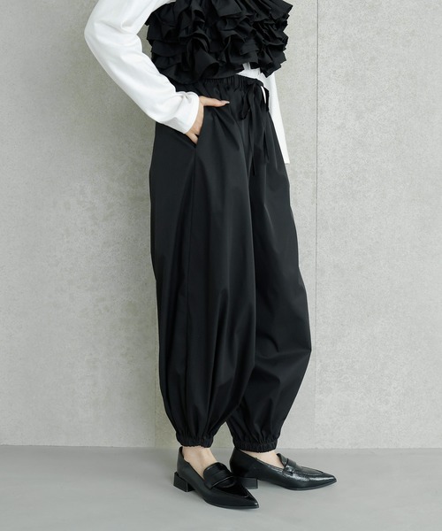 AMUU. PRECIEUSE(アムープレシューズ)の「【SETUP対応】バルーンワイドタックパンツ(その他パンツ・レディース・ピンク/ブラック/アイボリー・FREE)」の3枚目の写真