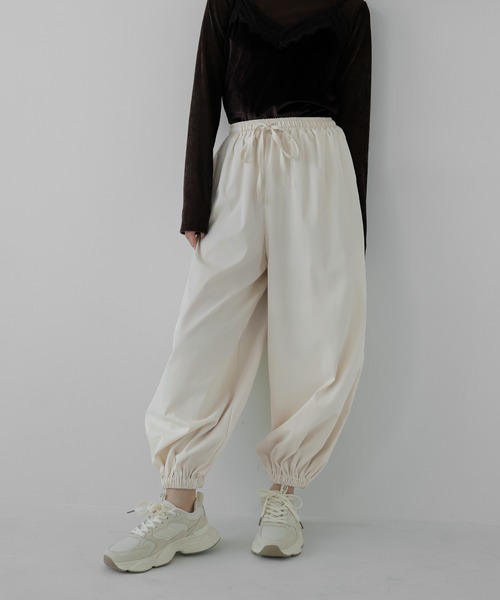 AMUU. PRECIEUSE(アムープレシューズ)の「【SETUP対応】バルーンワイドタックパンツ(その他パンツ・レディース・ピンク/ブラック/アイボリー・FREE)」の5枚目の写真