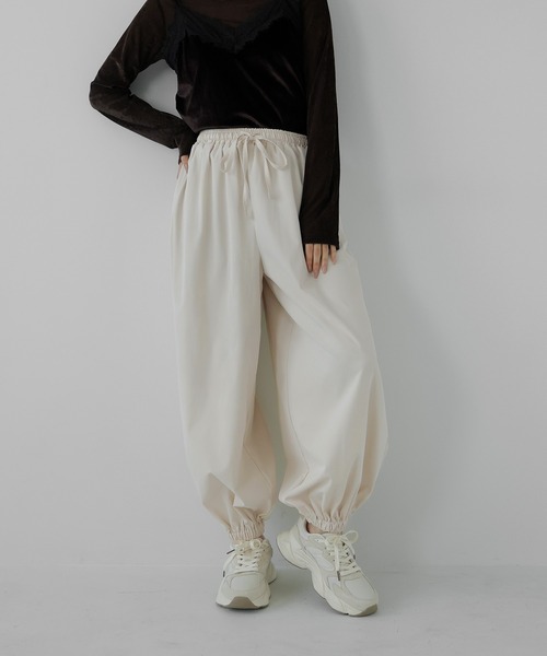 AMUU. PRECIEUSE(アムープレシューズ)の「【SETUP対応】バルーンワイドタックパンツ(その他パンツ・レディース・ピンク/ブラック/アイボリー・FREE)」の8枚目の写真
