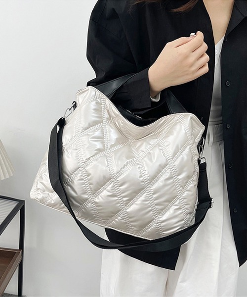 Miniministore（ミニミニストア）の「メタリックキルティング ショルダーバッグ（ショルダーバッグ・レディース・ブラック/シルバー/アイボリー・FREE）」の2枚目の写真