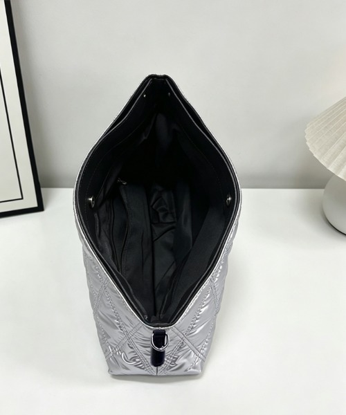Miniministore（ミニミニストア）の「メタリックキルティング ショルダーバッグ（ショルダーバッグ・レディース・ブラック/シルバー/アイボリー・FREE）」の12枚目の写真