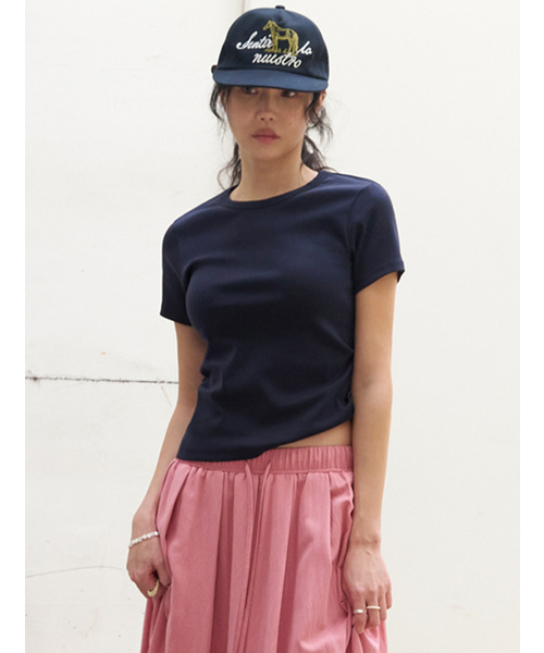MORVE13(モルブ13)の「シグネチャーショートスリーブトップ(レッド)(Tシャツ/カットソー・レディース・アイボリー/スカイブルー/レッド/ネイビー/ブラック・SMALL/MEDIUM)」の8枚目の写真