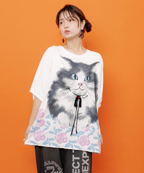 ScoLar(スカラー)の「162730:リボン付き もふもふハチワレネコ柄Tシャツ(Tシャツ/カットソー・レディース・オフホワイト/パープル/チャコールグレー・M)」の4枚目の写真