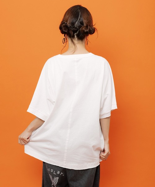 ScoLar(スカラー)の「162730:リボン付き もふもふハチワレネコ柄Tシャツ(Tシャツ/カットソー・レディース・オフホワイト/パープル/チャコールグレー・M)」の6枚目の写真