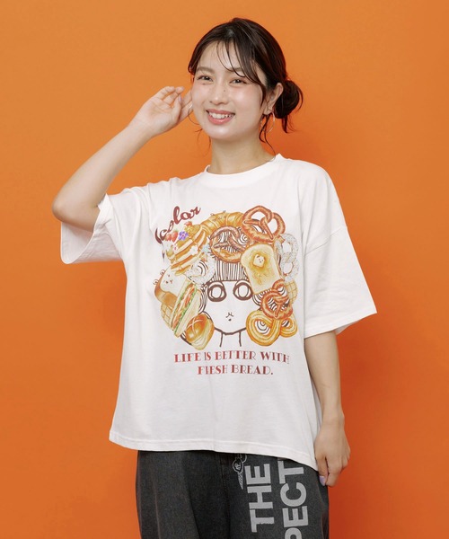 ScoLar(スカラー)の「162735:スカラーちゃんベーカリー柄Tシャツ(Tシャツ/カットソー・レディース・オレンジ/グリーン/オフホワイト/ブラック・M)」の2枚目の写真