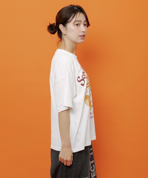 ScoLar(スカラー)の「162735:スカラーちゃんベーカリー柄Tシャツ(Tシャツ/カットソー・レディース・オレンジ/グリーン/オフホワイト/ブラック・M)」の5枚目の写真