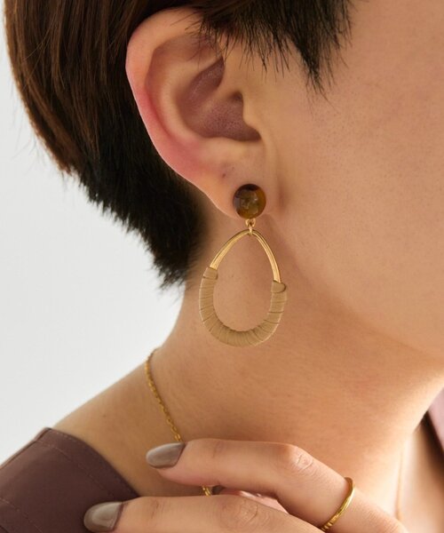 ear PAPILLONNER(イアパピヨネ)の「ラップフープピアス(ピアス(両耳用)・レディース・ブラック/サンドベージュ・FREE)」の1枚目の写真