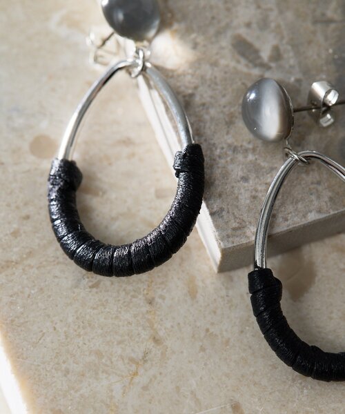 ear PAPILLONNER(イアパピヨネ)の「ラップフープピアス(ピアス(両耳用)・レディース・ブラック/サンドベージュ・FREE)」の4枚目の写真