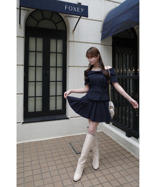 MISTREASS(ミストレアス)の「Tweed Off shoulder Top & Pleats Skirt(セットアップ・レディース・ネイビー・FREE)」の2枚目の写真