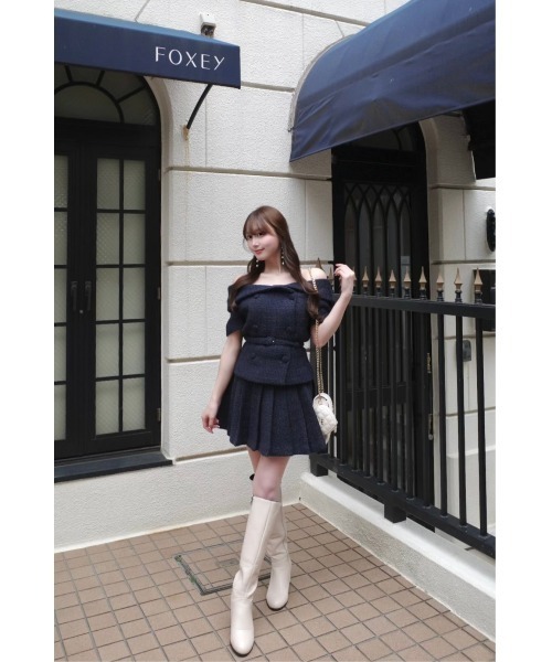 MISTREASS(ミストレアス)の「Tweed Off shoulder Top & Pleats Skirt(セットアップ・レディース・ネイビー・FREE)」の3枚目の写真