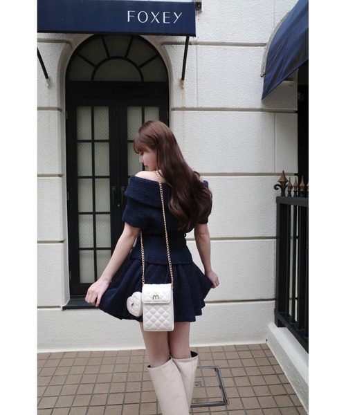MISTREASS(ミストレアス)の「Tweed Off shoulder Top & Pleats Skirt(セットアップ・レディース・ネイビー・FREE)」の4枚目の写真